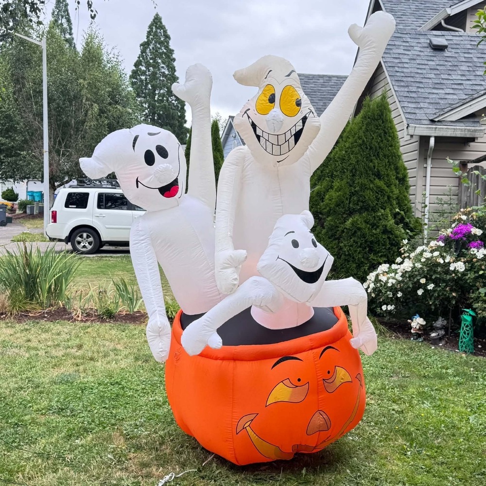 Gemmy air blown inflatable 8 ft Tall Halloween‎ yard Decore 3 Ghosts In pumpkin